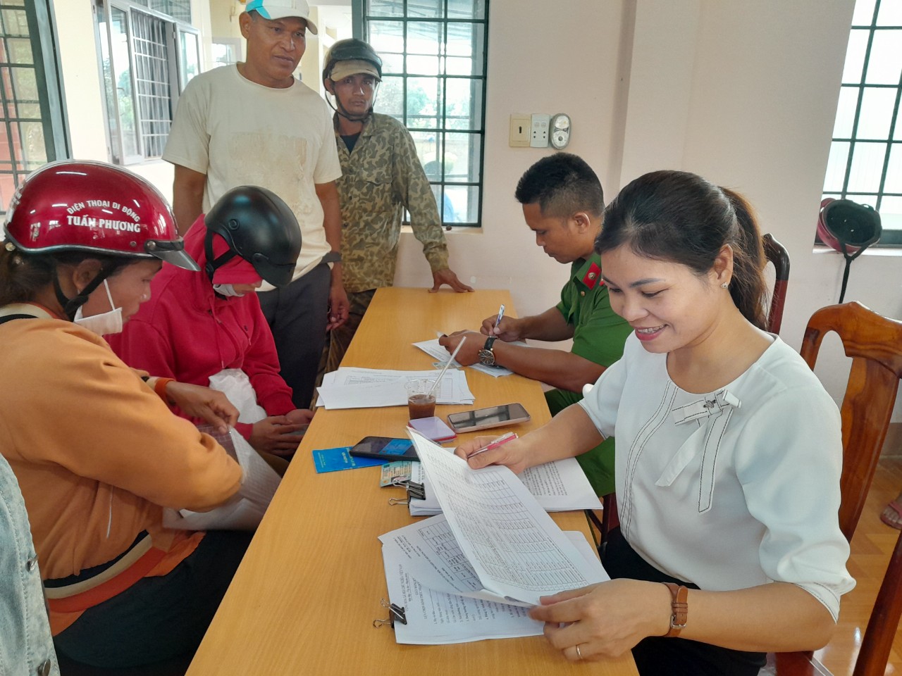 Hướng dẫn người dân mở tài khoản ngân hàng cho đối tượng được hưởng an sinh xã hội